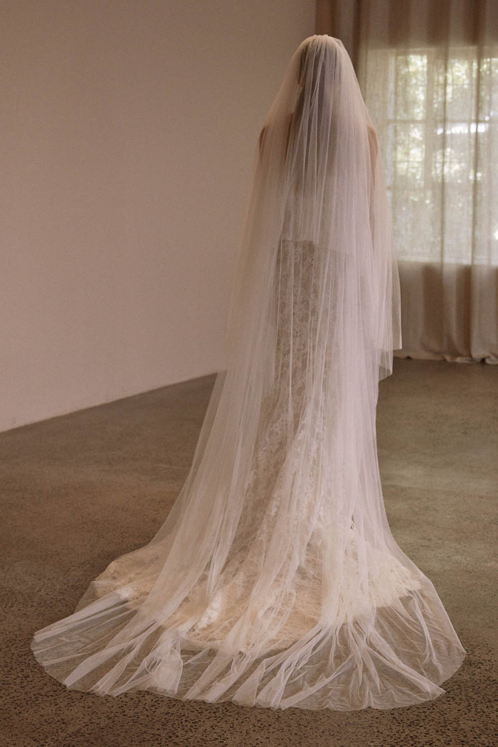 15 Vivienne_7518-veil-port-x